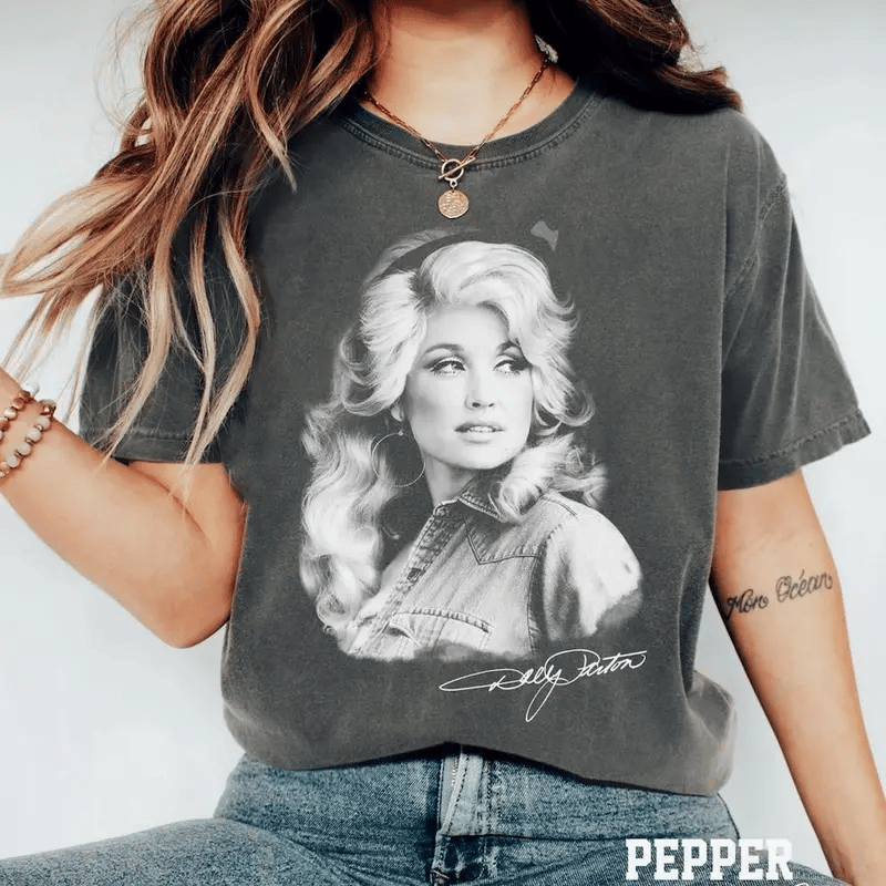 Washed Forever Our Queen of Country Print T-shirt