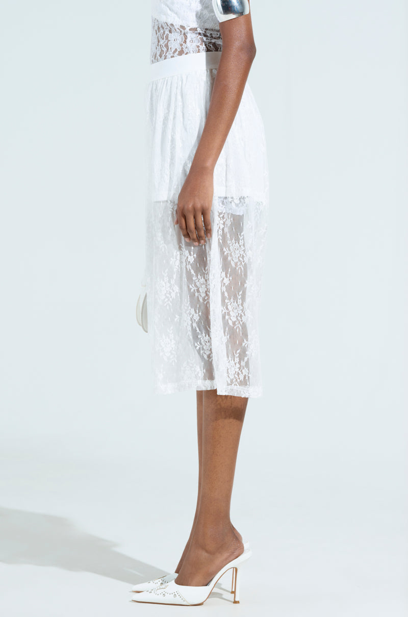 KELLY LACE SHORT