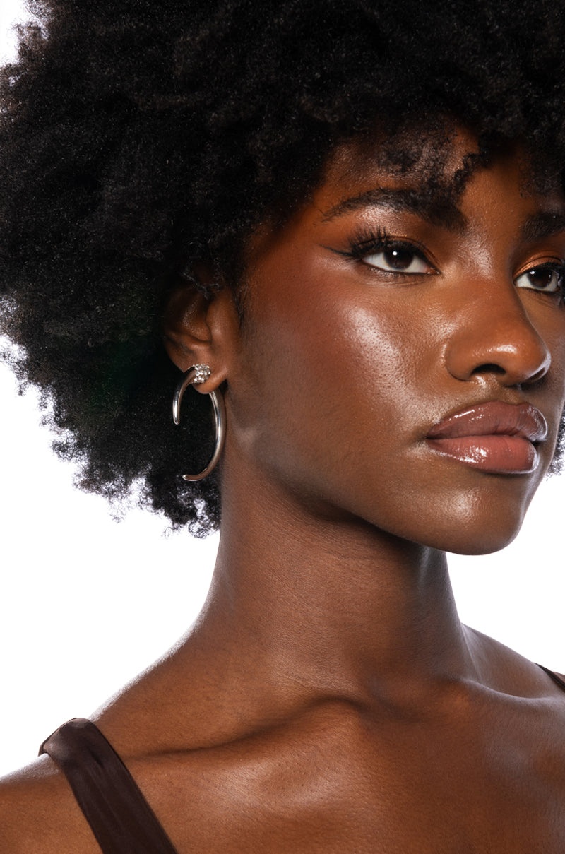 NO ONE LIKE ME 1 PIECE EARRING