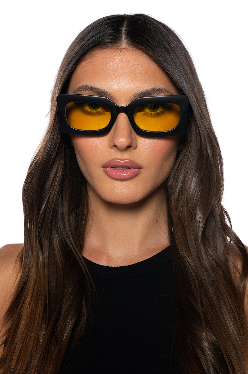 PETALS AND PEACOCKS RHUBIC SUNGLASSES IN BLACK