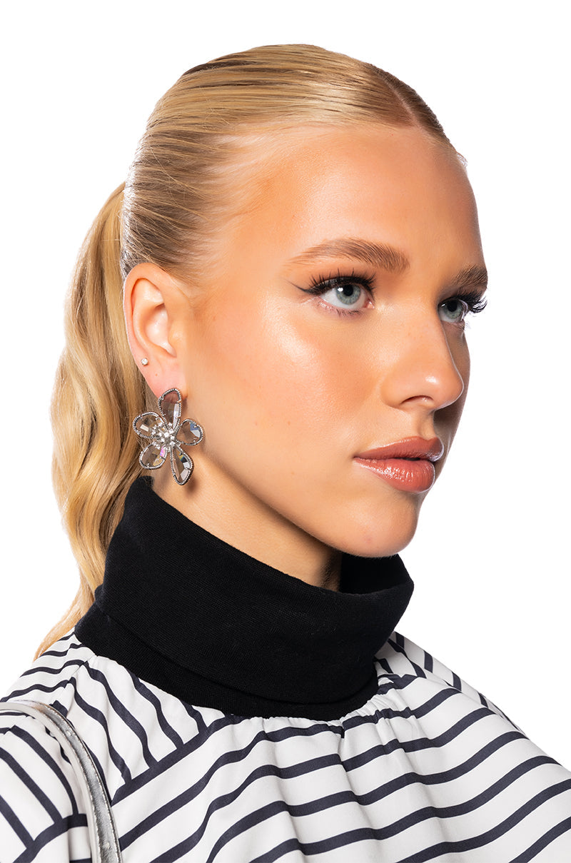 ROYAL FLOWER STUD